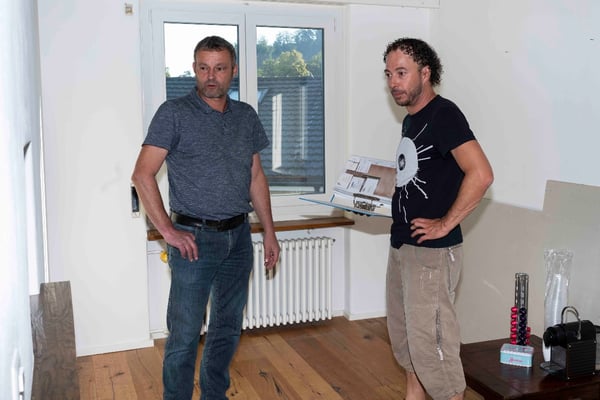 Armin Bürge in einer Besprechung mit einem Kunden.
