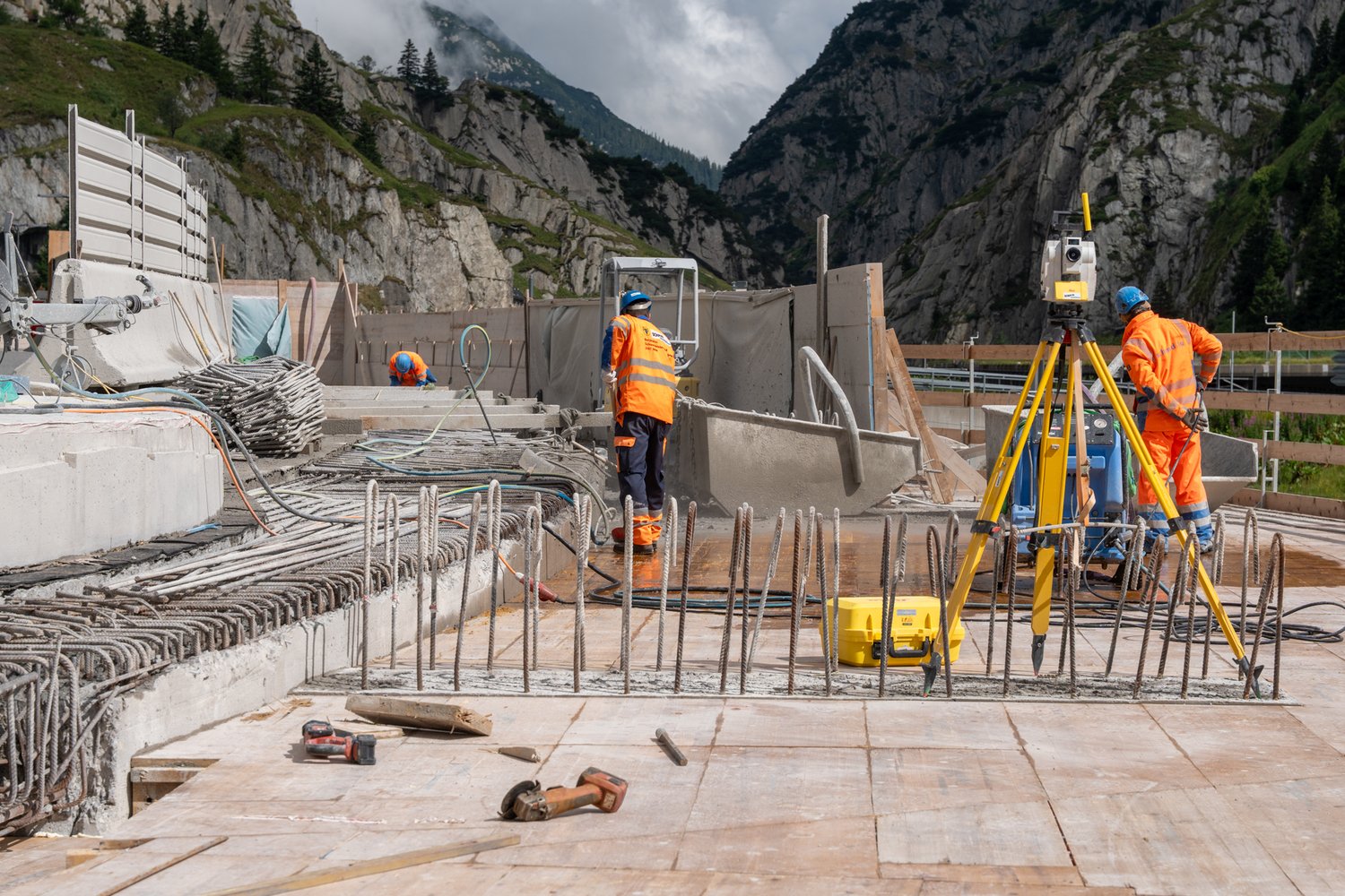 Armierungsarbeiten für die Brücke Fly Over