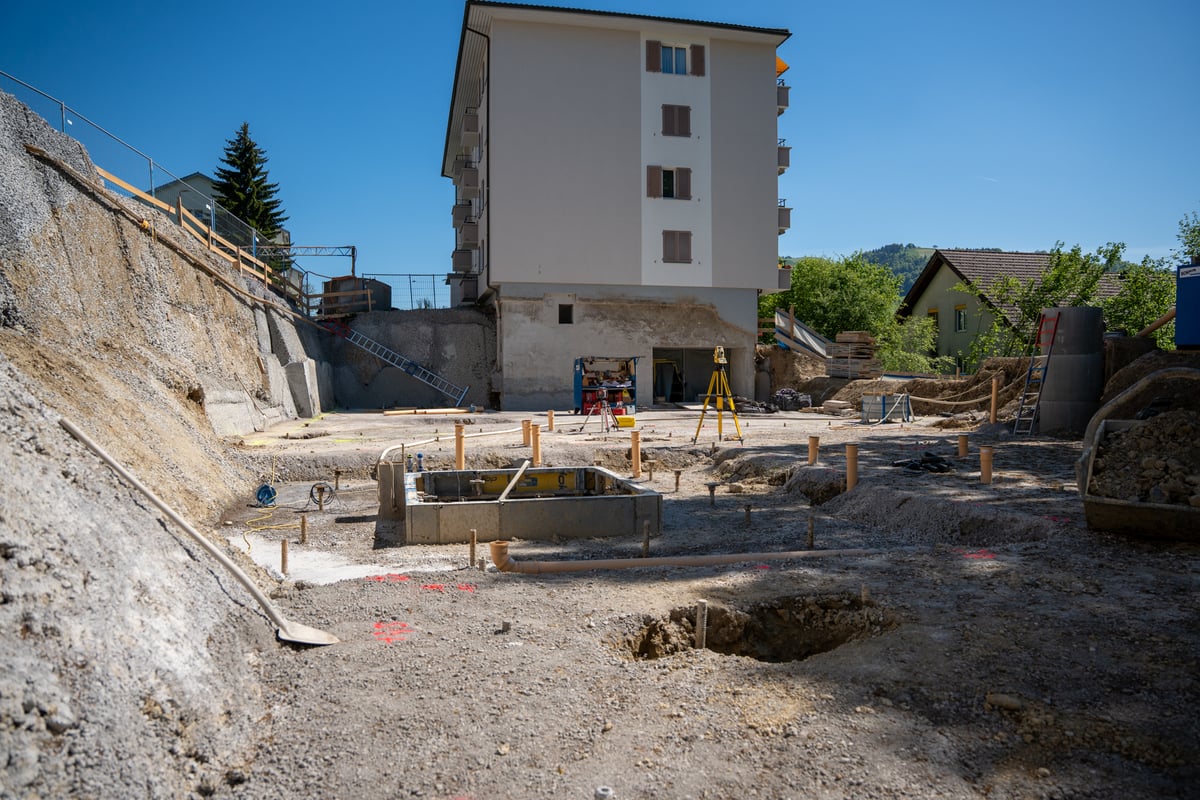 Baugrube des neues MFH in der Buchfeldstrasse in Buchrain
