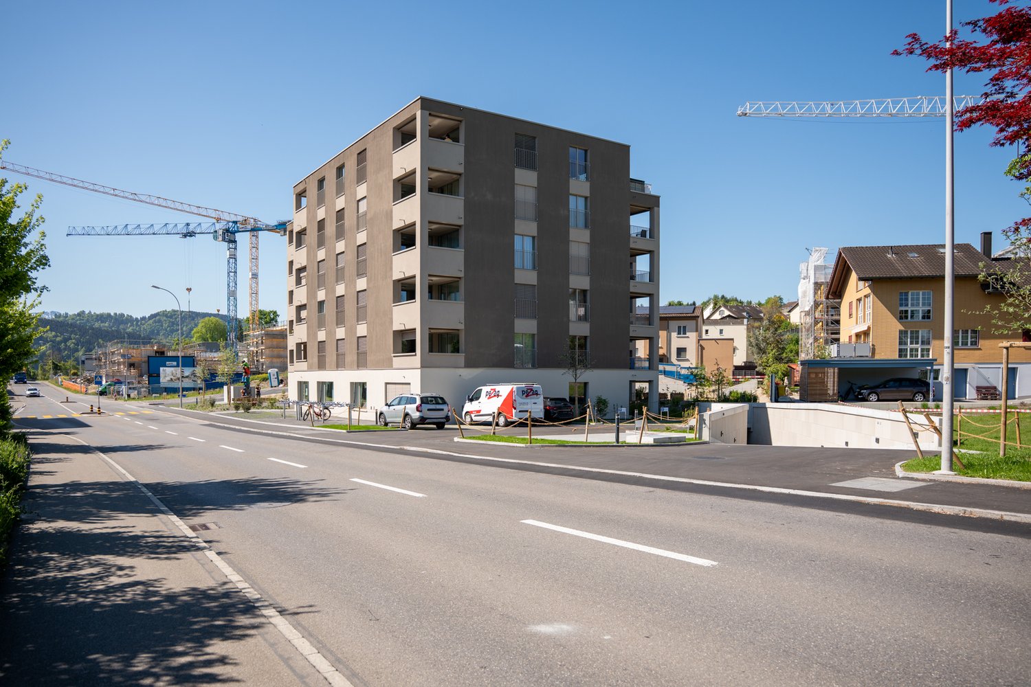 Fassade des MFH an der Hauptstrasse in Buchrain