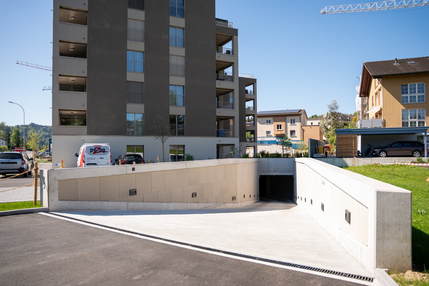 Fassade des MFH an der Hauptstrasse in Buchrain