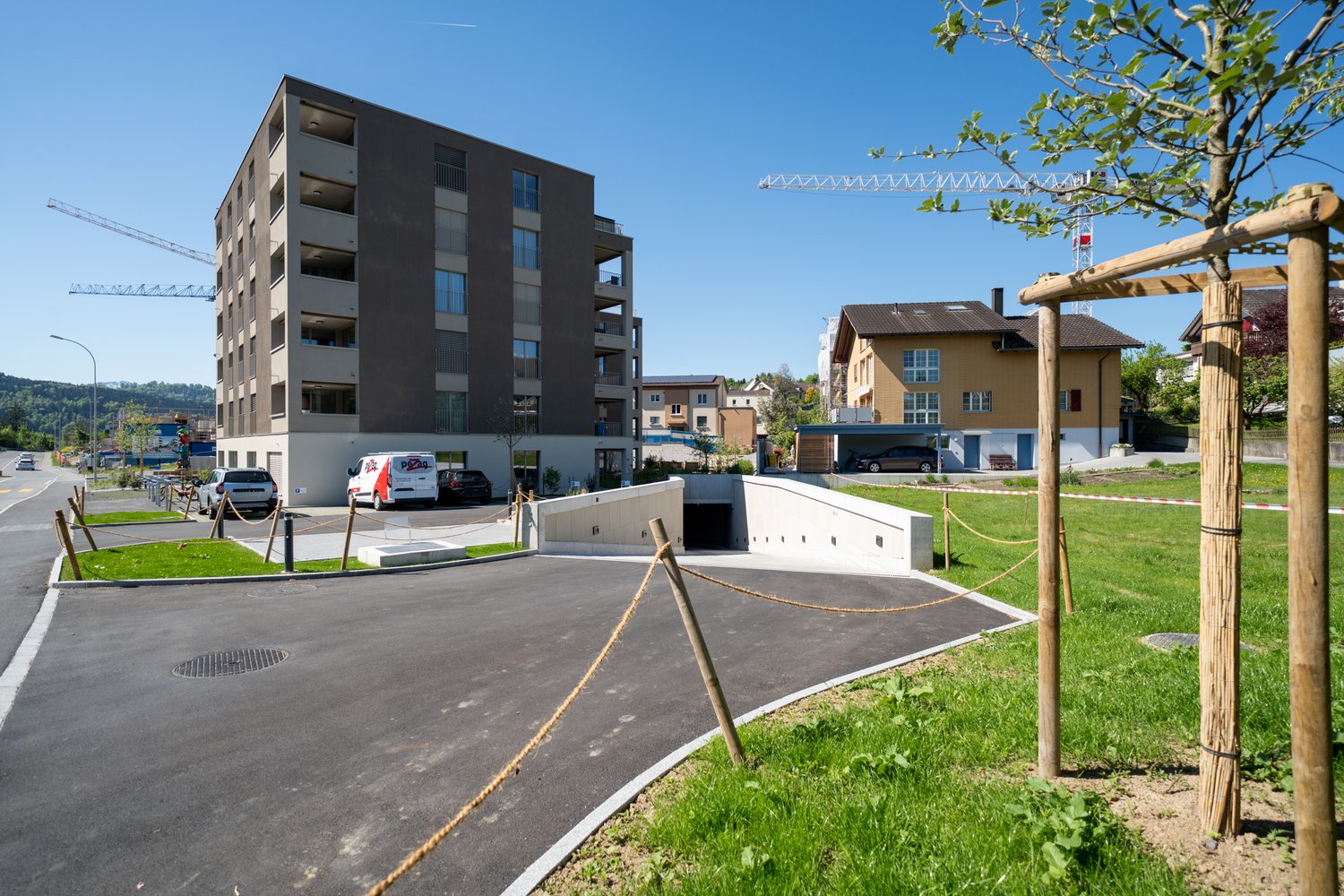 Fassade des MFH an der Hauptstrasse in Buchrain