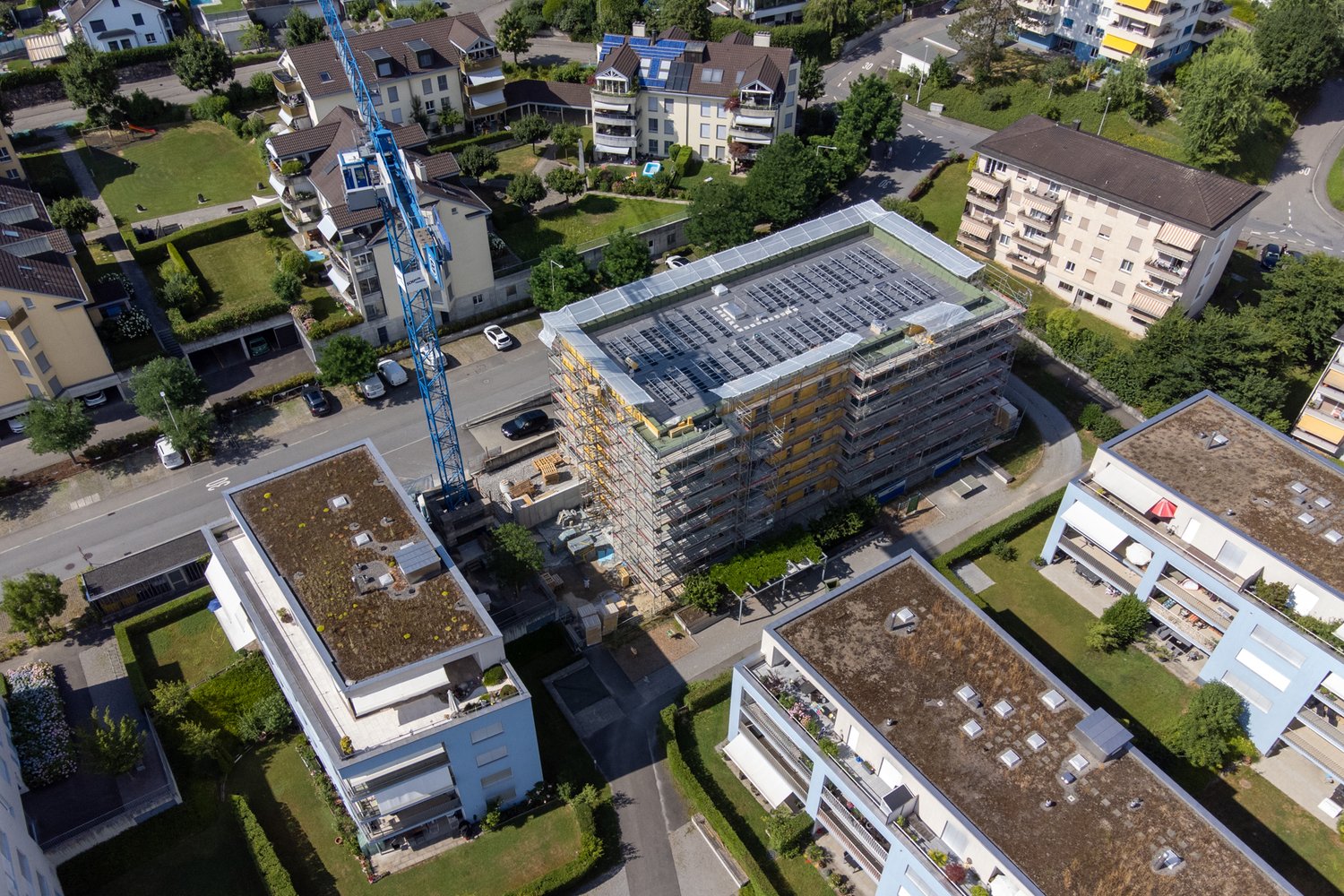 Drohenaufnahme des MFH an der Nielsenstrasse 16 in Buchrain
