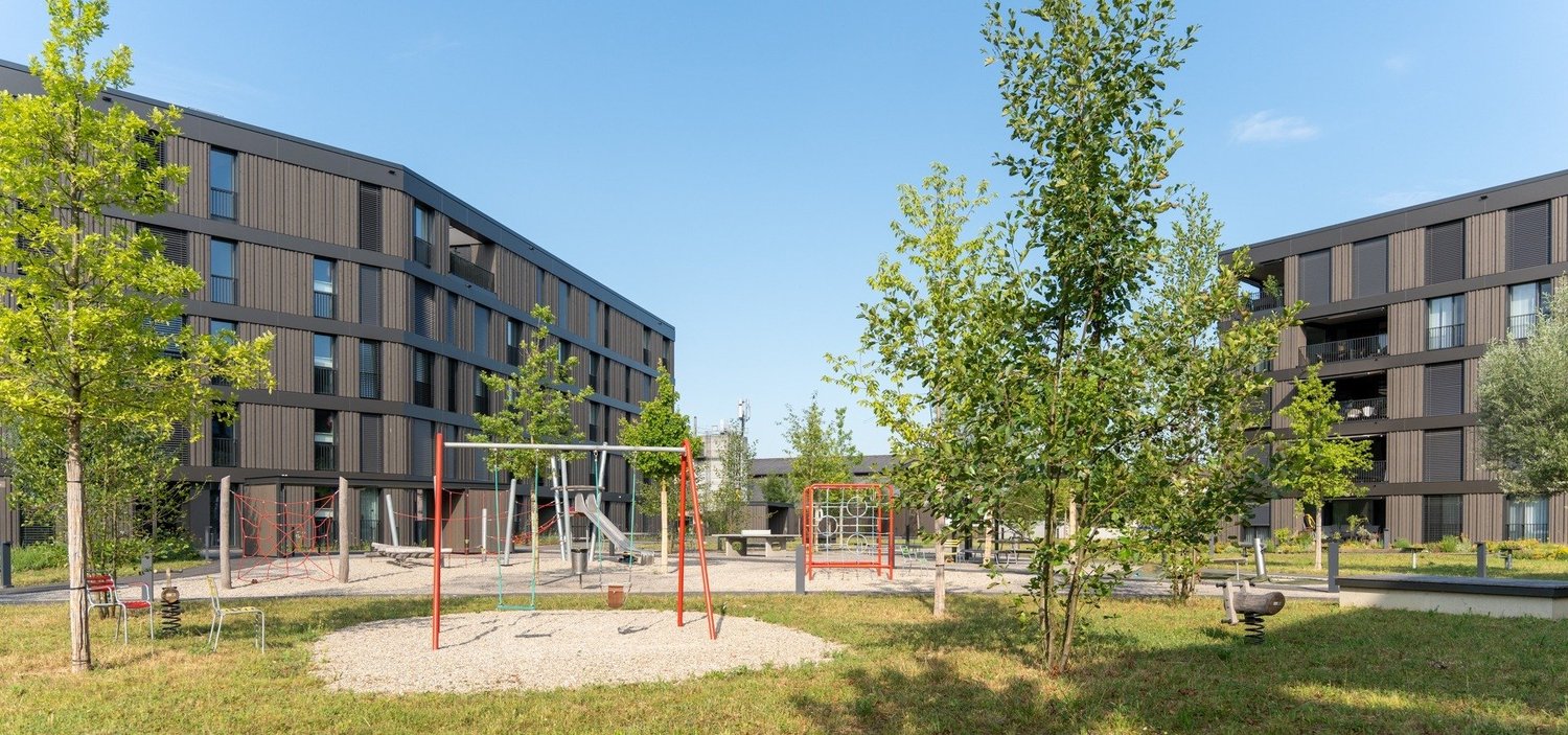 Schmid-Projekt-Emmen-Gruenmatt-Umgebung-Garten-Banner-Spielplatz