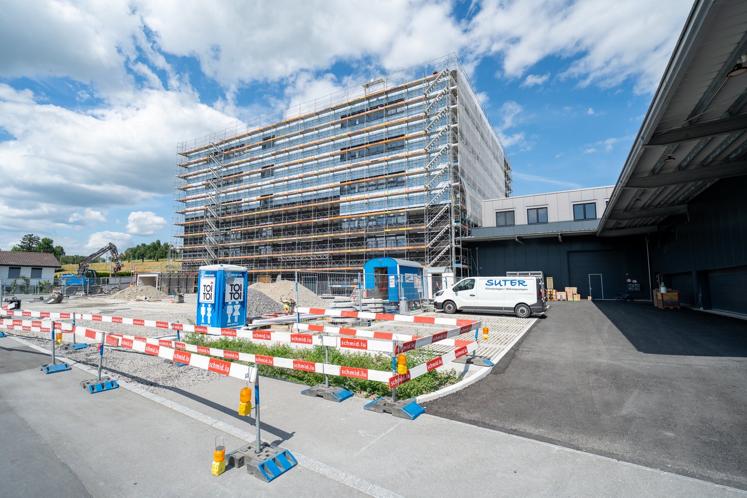 Aussenfassade des Gewerbehauses am Turbiweg Hochdorf