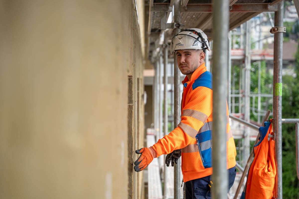 Fassadenbauer bei der Arbeit
