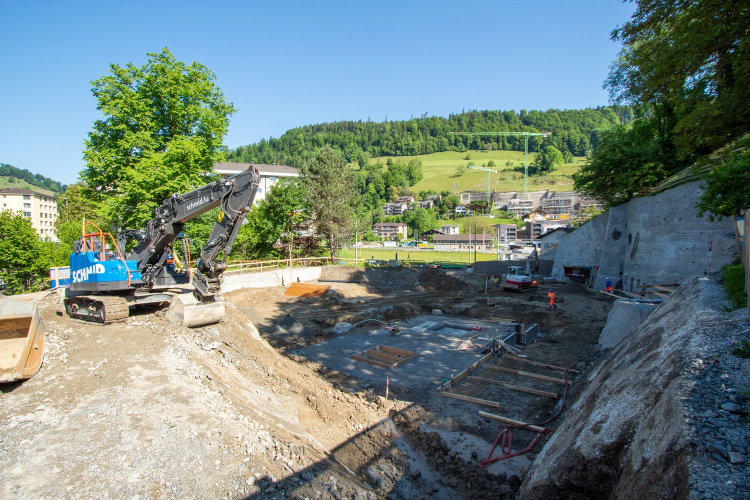 Baugrube des MFH im Obernau