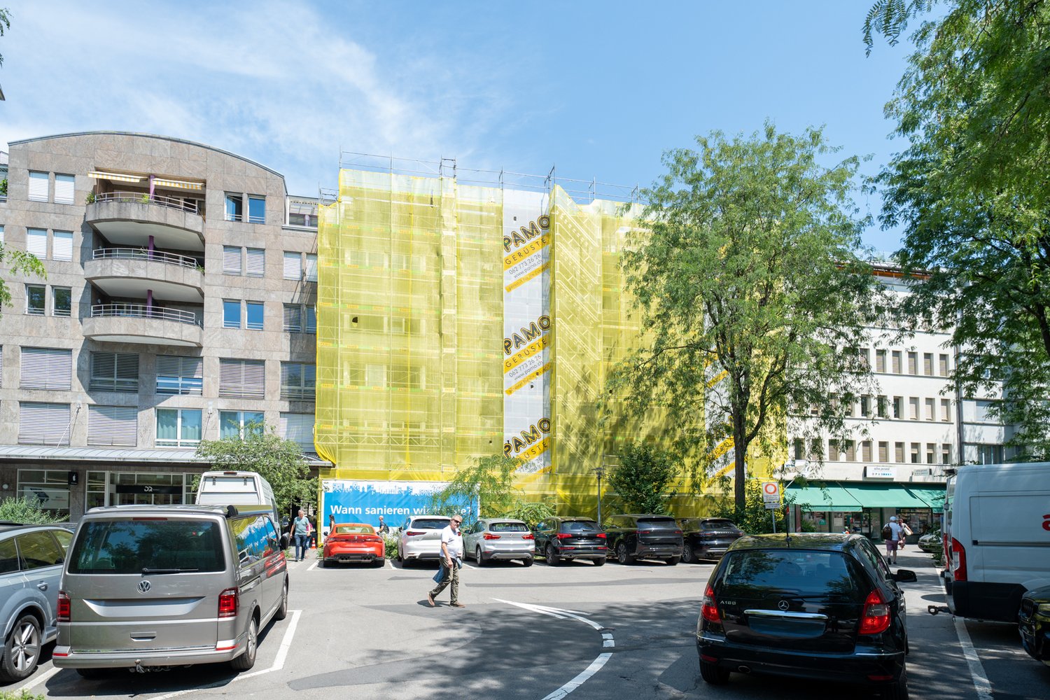 Fassade des Wohn- und Geschäftshauses am Bundesplatz in Zug