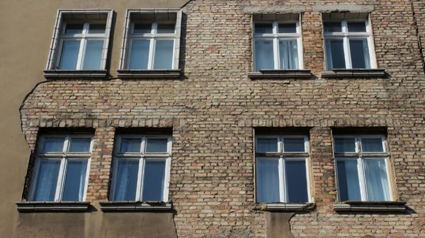 Stockbild | Fassade | Alt | Umbau | Sanieren | 1920x1080