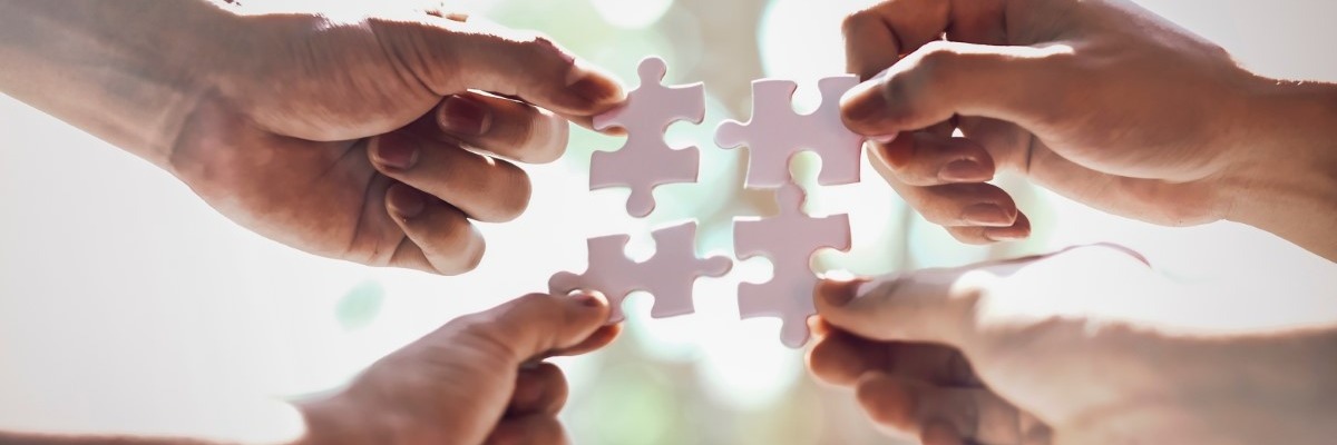 Stockbild | Hände | Mitgliedschaften | Zusammenhalt | 1200x400