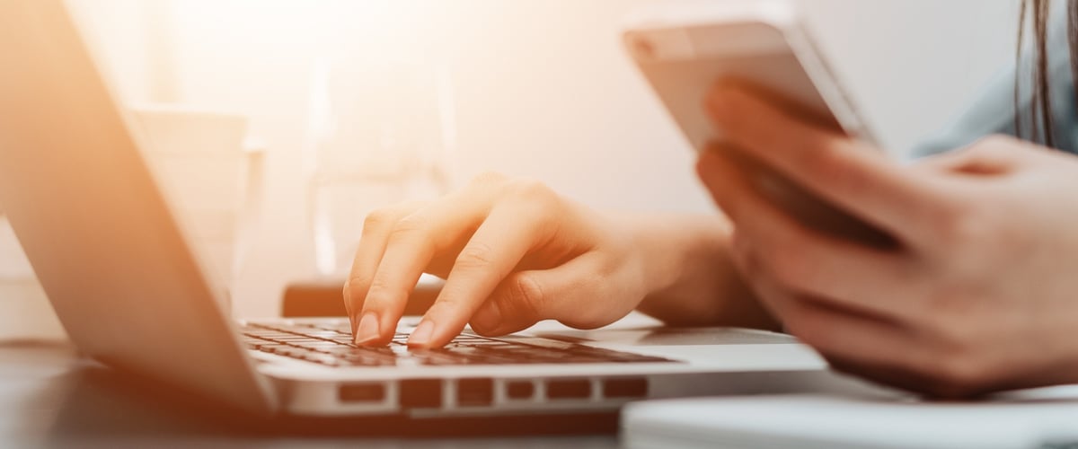 Stockbild | Termin | Computer | Handy | 1920x800